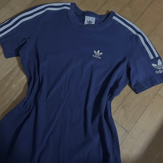 아디다스 삼선 네이비 반팔티