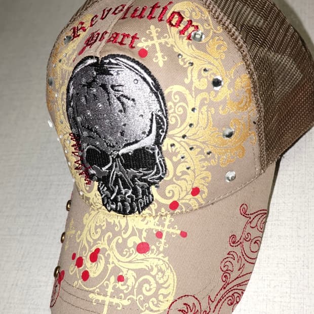 엠브로이더리 스컬 스톤 메쉬 캡