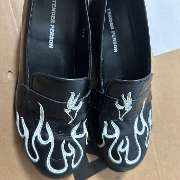 [260/1회착] TENDER PERSON 플레임 로퍼 블랙