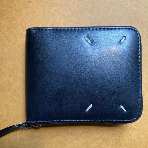 마르지엘라 스티치 지퍼 반지갑