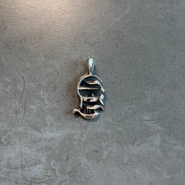 크롬하츠 CH 버티컬 로고 펜던트