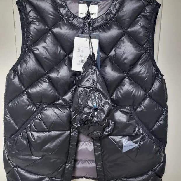 (새상품) 앤드원더 다이아몬드 퀄팅 경량 다운 베스트 L 사이즈