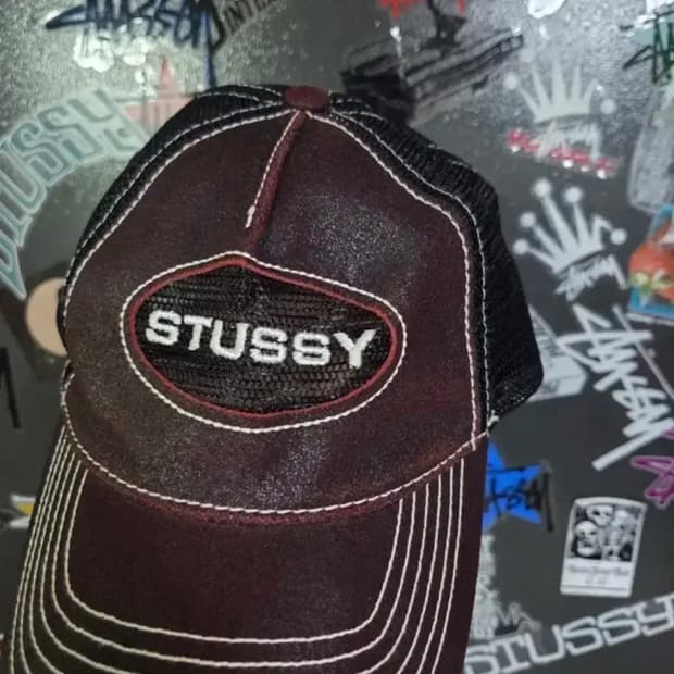 스투시 로우 프로 트러커 컷아웃 레더 스냅백 와인