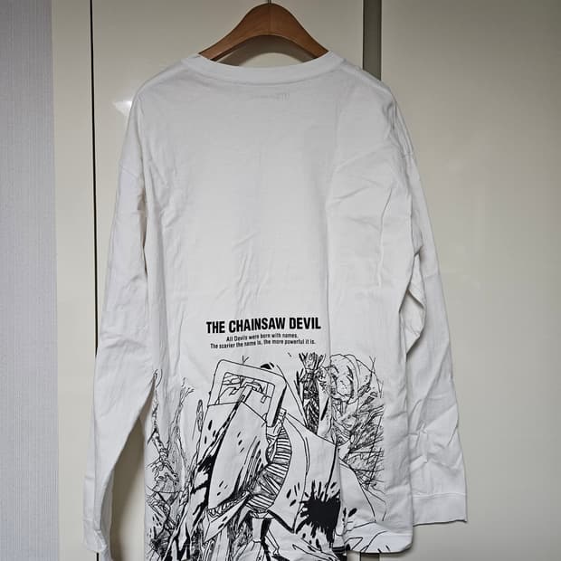 유니클로 체인소맨 긴팔티셔츠