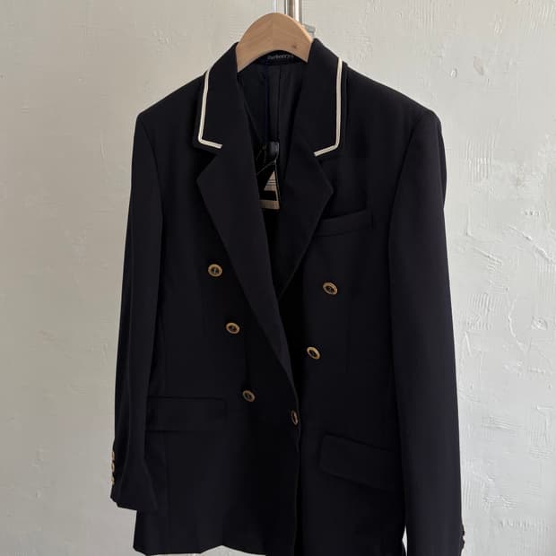 (새상품) 버버리 파이핑 금장 더블 브레스트 블레이저 자켓