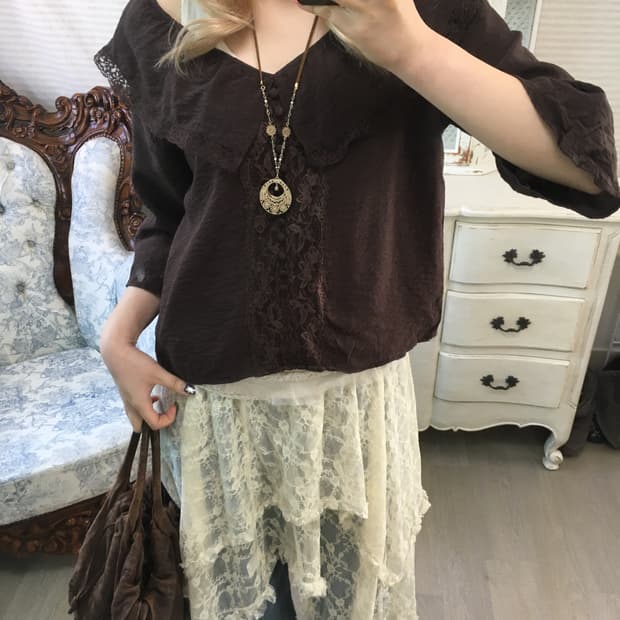 Axes femme brown lace blouse