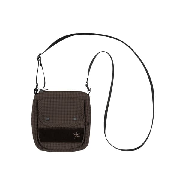 더콜디스트모먼트 TCM 나일론 크로스백 브라운