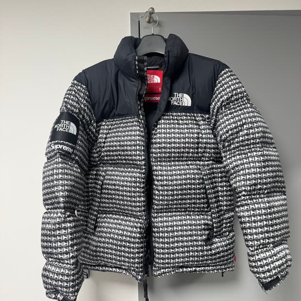 슈프림 x 노스페이스 스터드 눕시