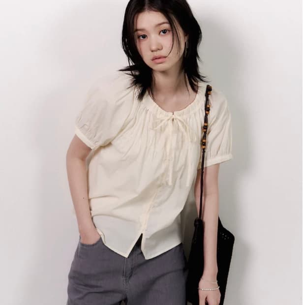 에잇세컨즈 NC 셔링 볼륨 블라우스 아이보리 여성 M