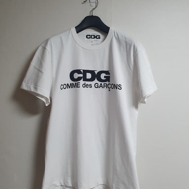 CDG 꼼데가르송 로고 반팔티 화이트 M 새상품