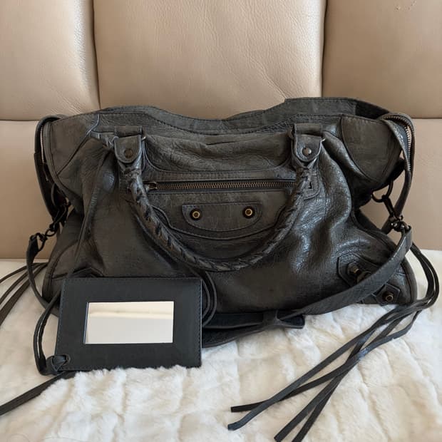 발렌시아가 모터백 다크 그레이