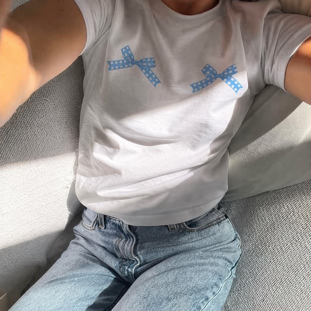 romantic blue ribbon tee