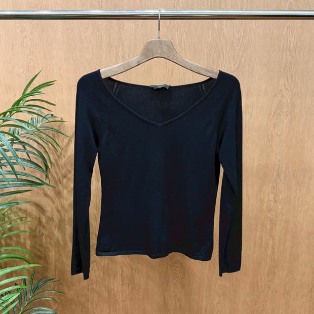 막스마라 위켄드 브이넥 슬림핏 긴팔 니트 탑 미니멀 플랫 디테일 블랙