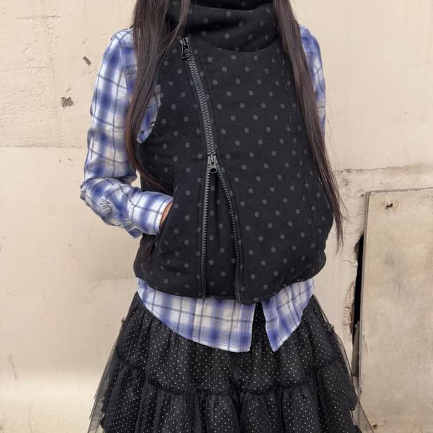 더뮤지엄비지터 dot puffer vest