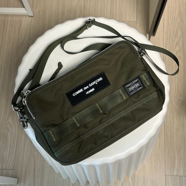 포터x꼼데가르송 옴므 숄더백