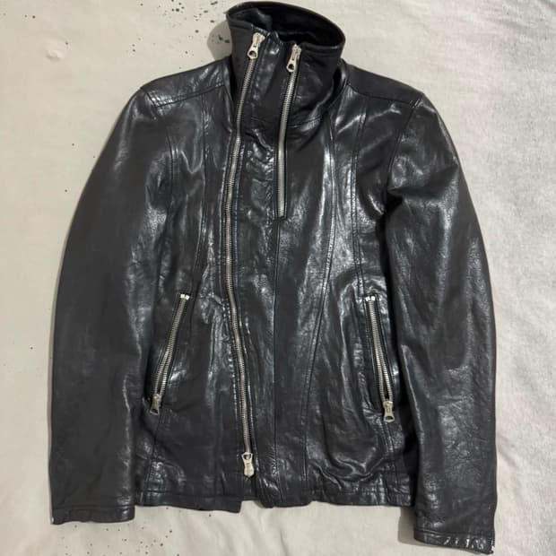 Takeshy Kurosawa 비대칭 하이넥 레더 자켓