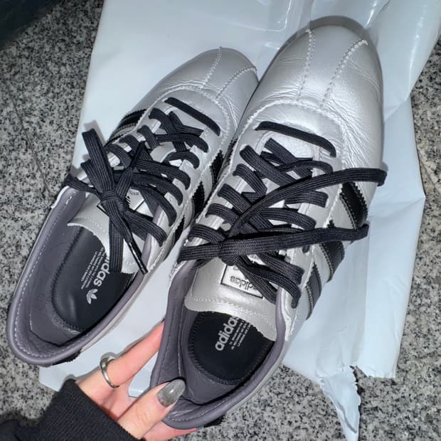 아디다스 도쿄 실버 메탈릭 코어 블랙 w235