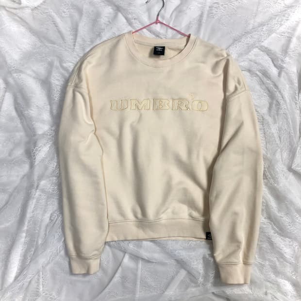 엄브로 생크림 맛 아방 맨투맨