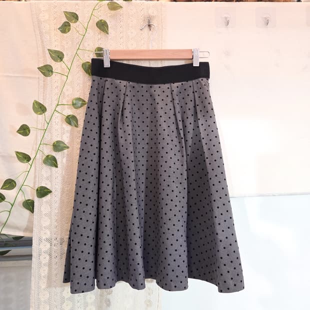 도트 미디 스커트