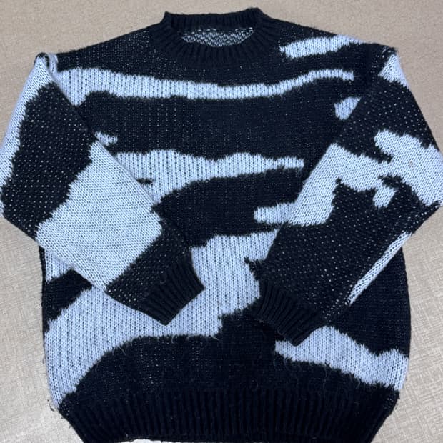 얼룩무늬 오버핏 니트