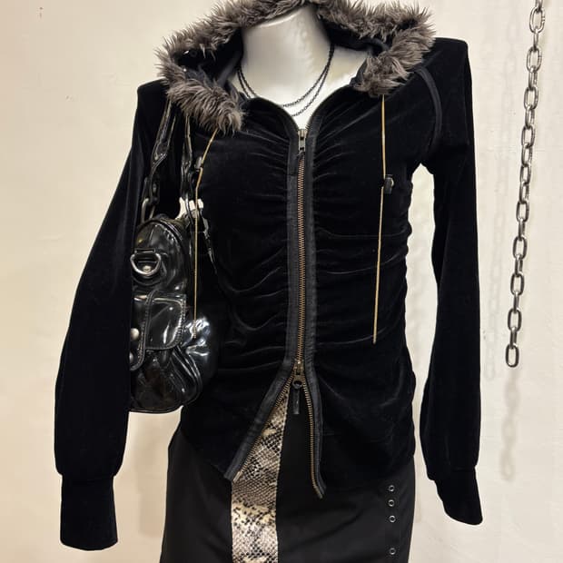 골드 체인 스트랩 벨벳 퍼 블랙 후드집업 y2k 펑크 갸루