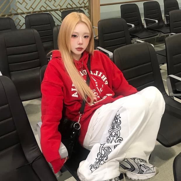 세이에 아플리케 후드티