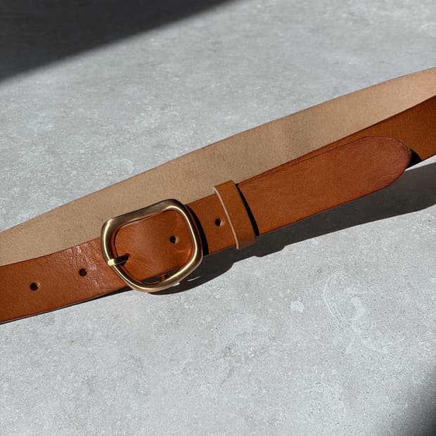 Oribell 커브드 24k 골드플레이트 버클 볼드 베지터블 소가죽 벨트