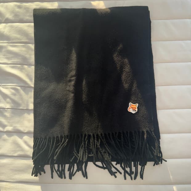메종 키츠네 스몰 폭스 헤드 울 머플러 블랙