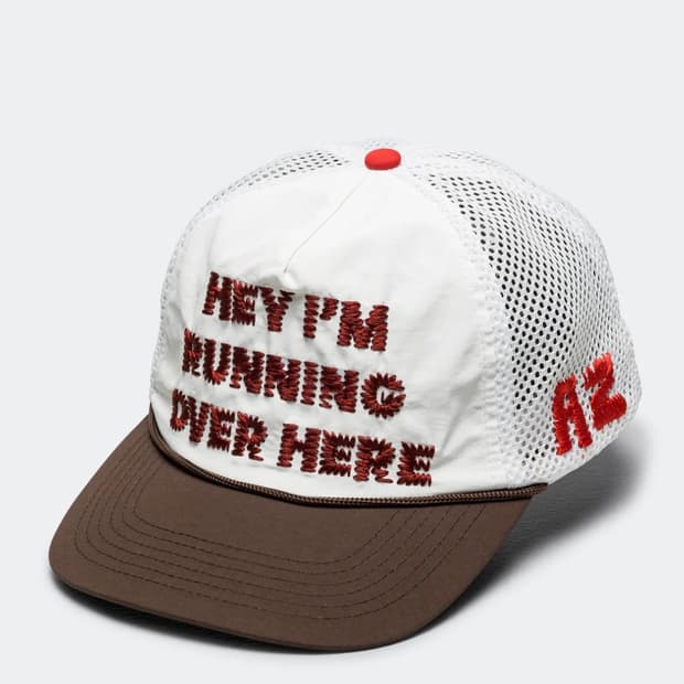 (OS) 알렉스조노 헤이 아이엠 러닝 오버 히어 트러커 캡 모자