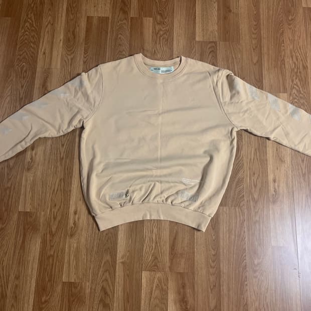 오프화이트 맨투맨