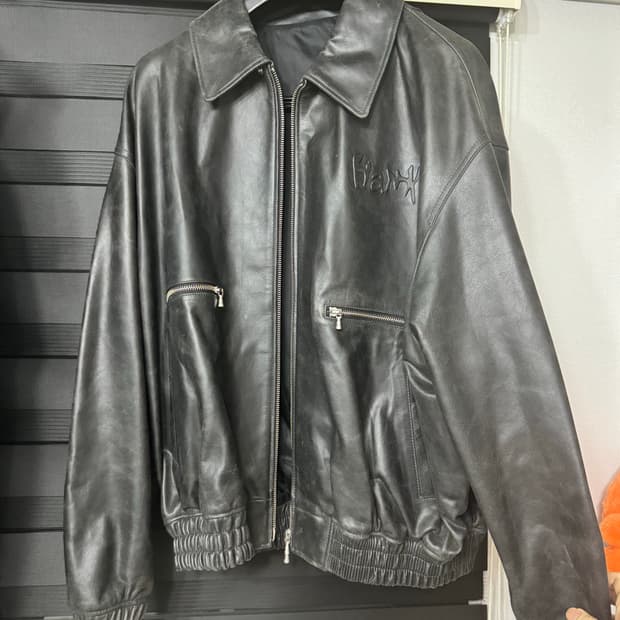STU HANK 엠보 레더 자켓 L 사이즈 판매합니다.