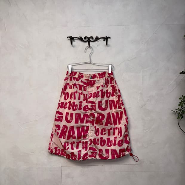 OILILY strawberry bubblegum lettering sk