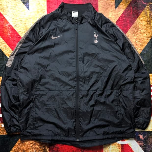 토트넘 나이키 바람막이.