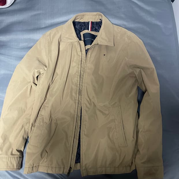 타미힐피거 베이지색 내부 퀼팅 해링턴 자켓