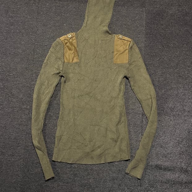 Military button shoulde turtle neck knit