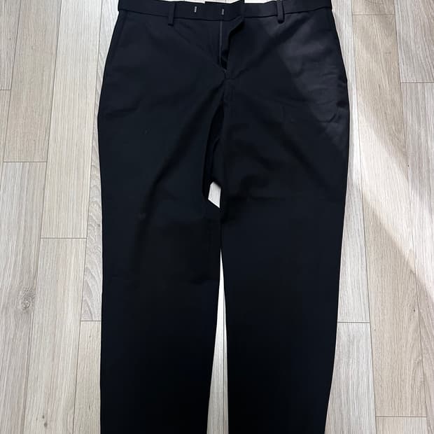 무신사 스탠다드 릴렉스드 히든 밴딩 크롭 슬랙스 블랙