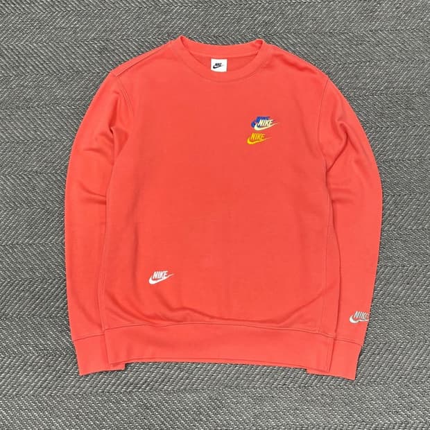 나이키 트리플스우시 맨투맨 v0389