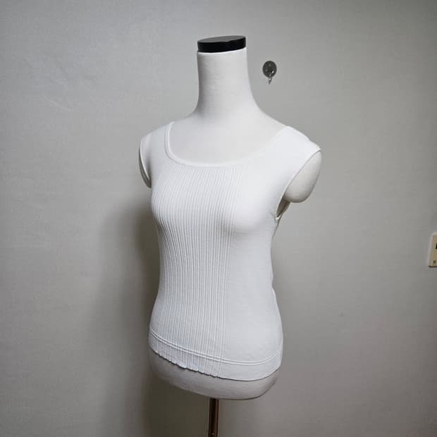 잇미샤 2021 슬리브리스 탑