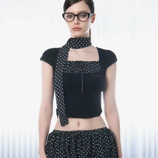 힐다 도트 스퀘어 크롭 탑 블랙 스카프 탑
