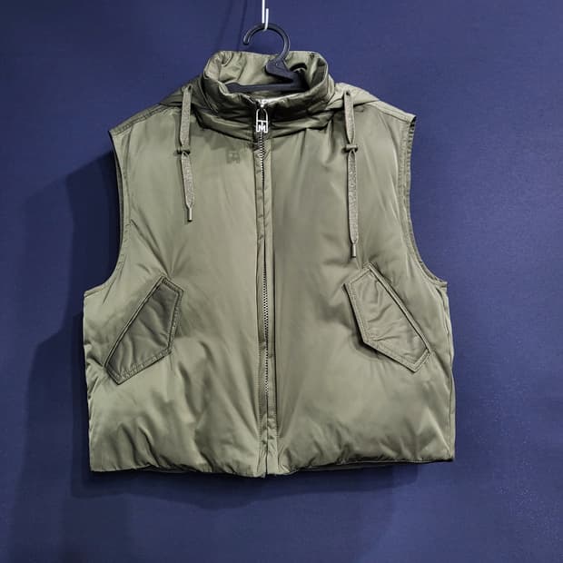 덕다운 후드패딩 베스트