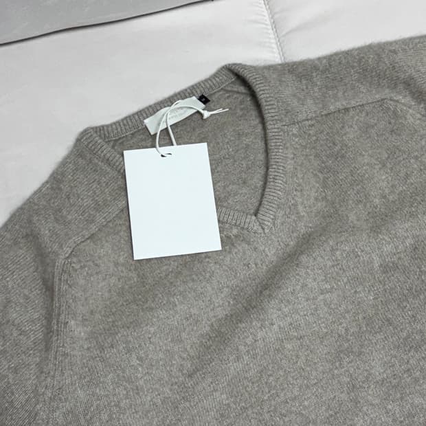 아모멘토 25FW 라쿤 브이넥 니트 M 베이지