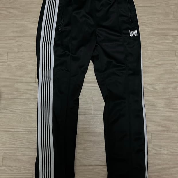[S] 니들스 트랙팬츠 스트레이트핏 검흰