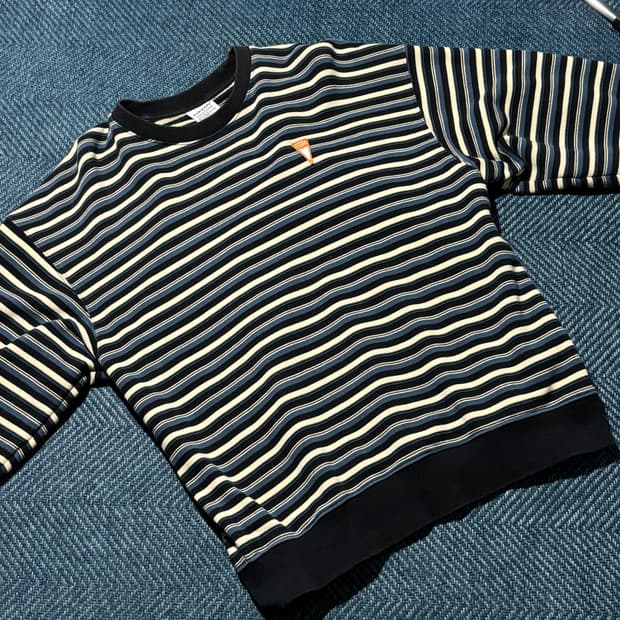 코드그라피 스트라이프 맨투맨