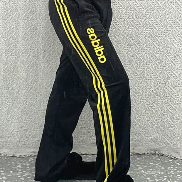 아디다스 대장급 00's 미드로고 블랙 옐로우 트랙팬츠 95 C06716