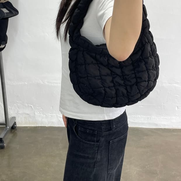 COS 퀼티드백 블랙