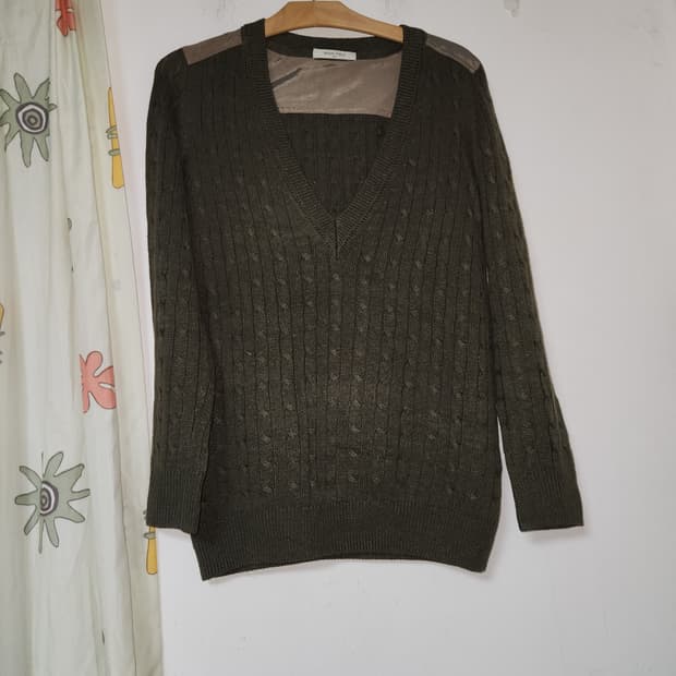 빈폴 꽈배기 브이넥 니트 카키색. 95