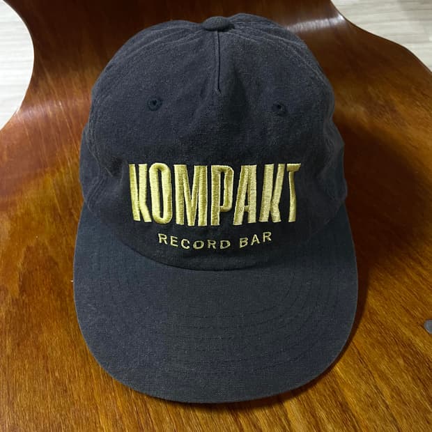 콤팩트레코드바 모자