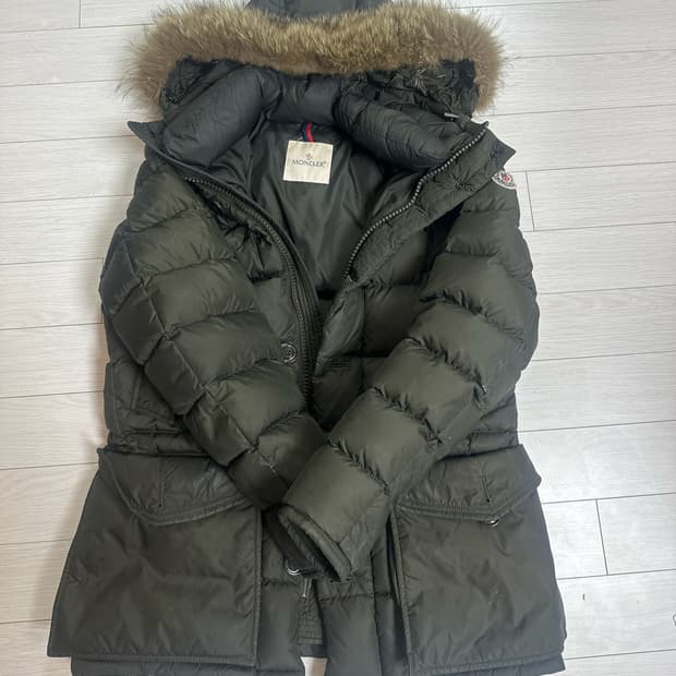 몽클레어 클레어 크루니 패딩 