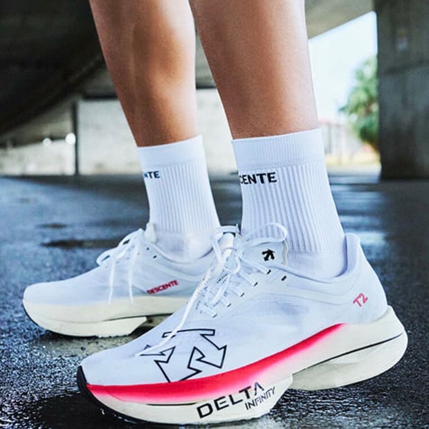 데상트 델타프로 Exp V2 (홍태준 신발)