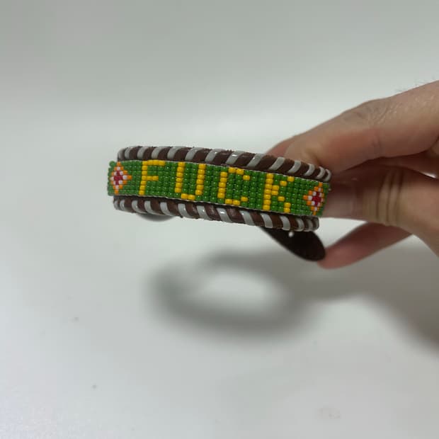 히스테릭 글래머 비즈 가죽 팔찌